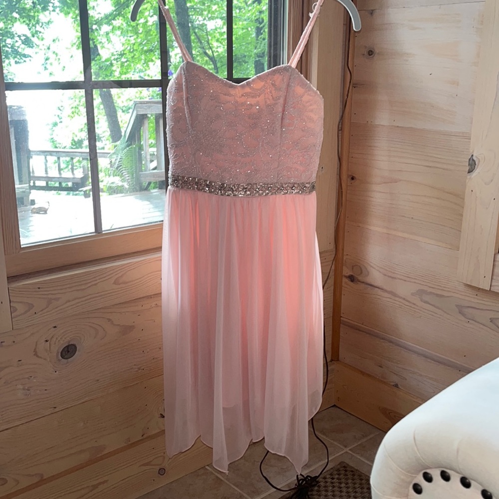🌿 Macy’s pink beaded formal dress